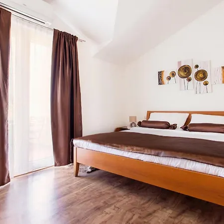 Roza Murter Tatil Evi *