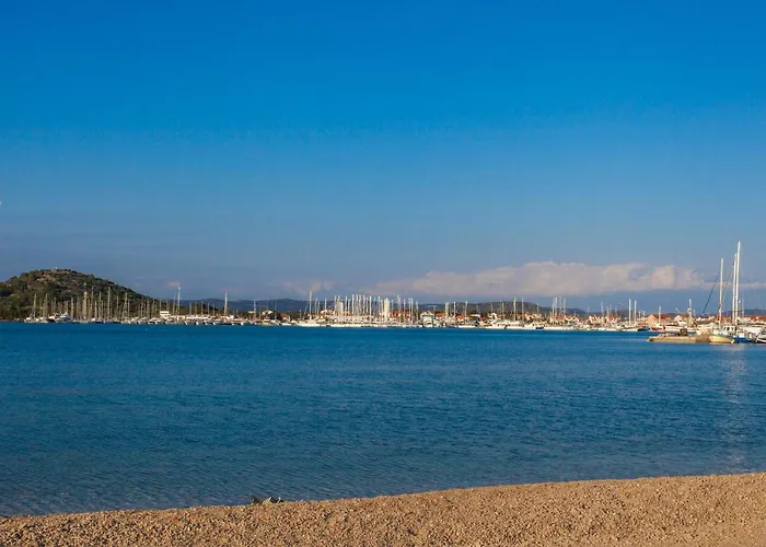 펜션 Roza Murter *